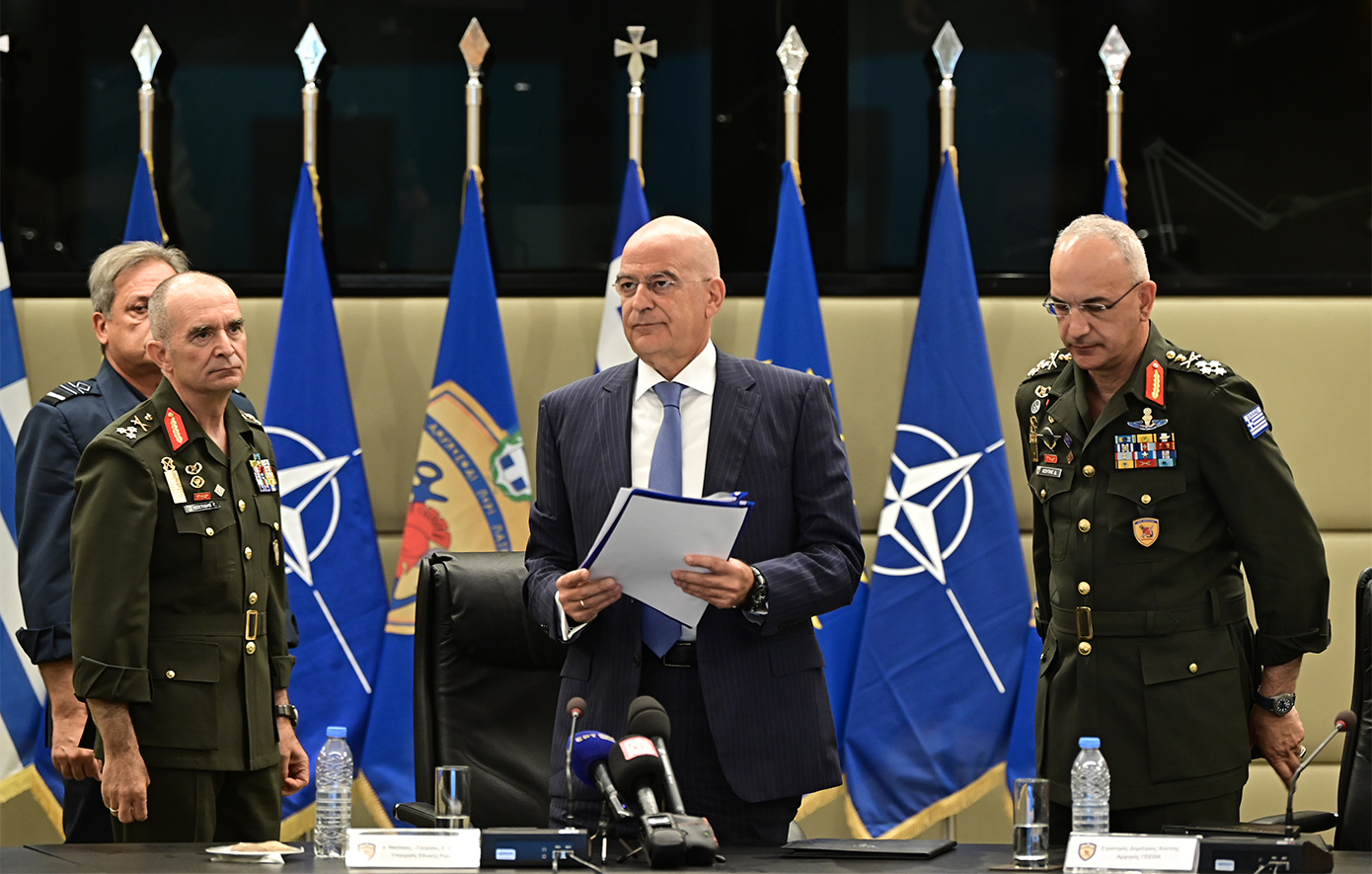 Θητεία μόνο στον στρατό ξηράς, αυξάνεται ο μισθός στους φαντάρους από 8 σε 50-100 ευρώ – Οι ανακοινώσεις Δένδια