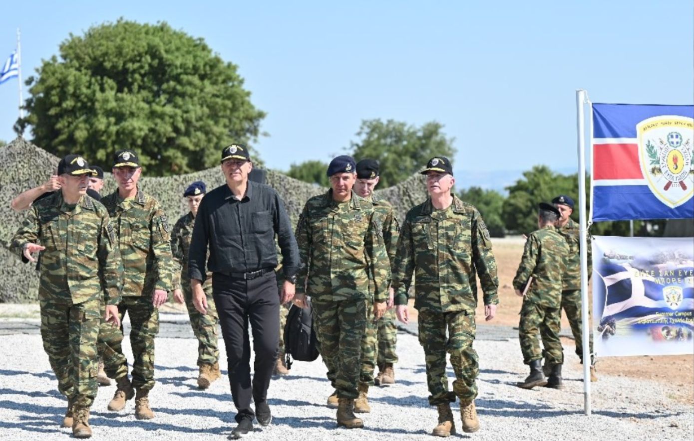 Δένδιας: Φιλοδοξία μας οι καλύτεροι και οι καλύτερες να φοιτούν στις στρατιωτικές σχολές της πατρίδας