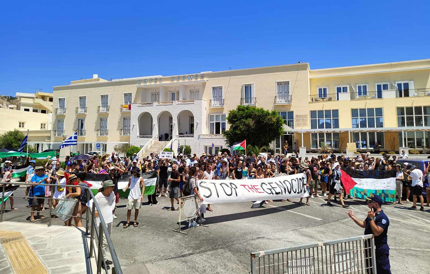 Σύρος: Διαδηλωτές υπέρ της Παλαιστίνης «καθηλώνουν» μέσα σε κρουαζιερόπλοιο τουρίστες από το Ισραήλ