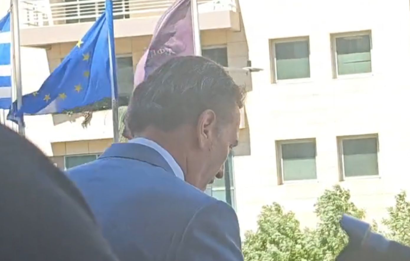 Αποχώρησε αθόρυβα o Φιλιππίδης μετά την καταδίκη του για δύο απόπειρες βιασμού &#8211; Σιωπή από τους δικηγόρους τους