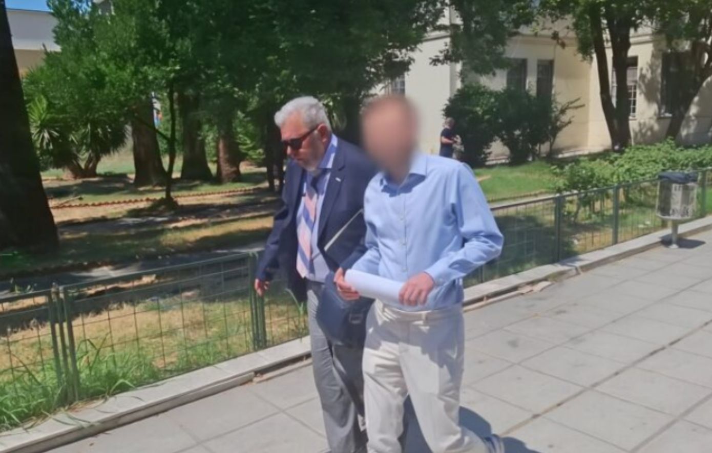 Ελεύθερος μέχρι την εκδίκαση της υπόθεσης αφέθηκε ο Βολιώτης δημοσιογράφος που κατηγορείται ότι εκβίαζε τη Ζέττα Μακρή