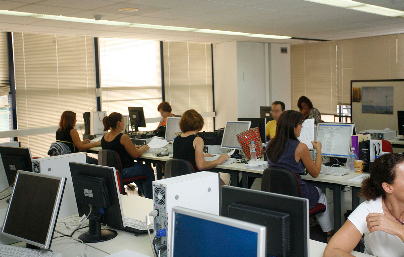 ΥΠΕΣ: Νόμιμη η απουσία δημοσίων υπαλλήλων την Παρασκευή λόγω της κακοκαιρίας – Σύσταση για ασφαλείς και καθυστερημένες μετακινήσεις