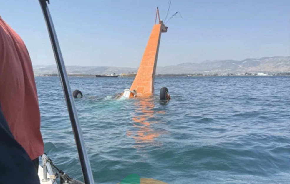 Το πλήρωμα του πυροσβεστικού ελικοπτέρου που προχώρησε σε αναγκαστική προσθαλάσσωση επισκέφθηκε ο Γιάννης Κεφαλογιάννης