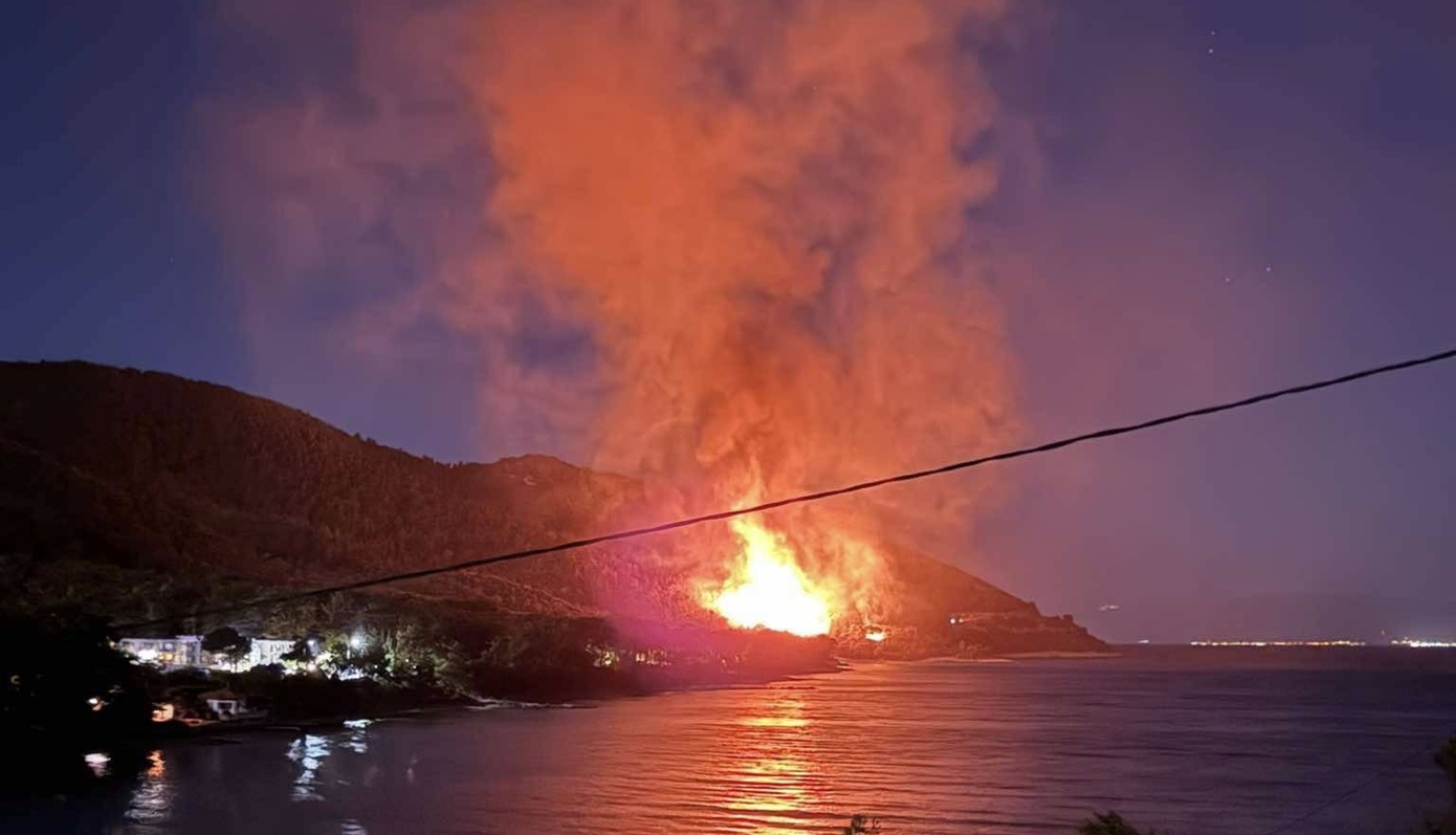 Φωτιά σε δασική έκταση στο Γλυκάδι Θάσου – Δεν απειλεί σπίτια