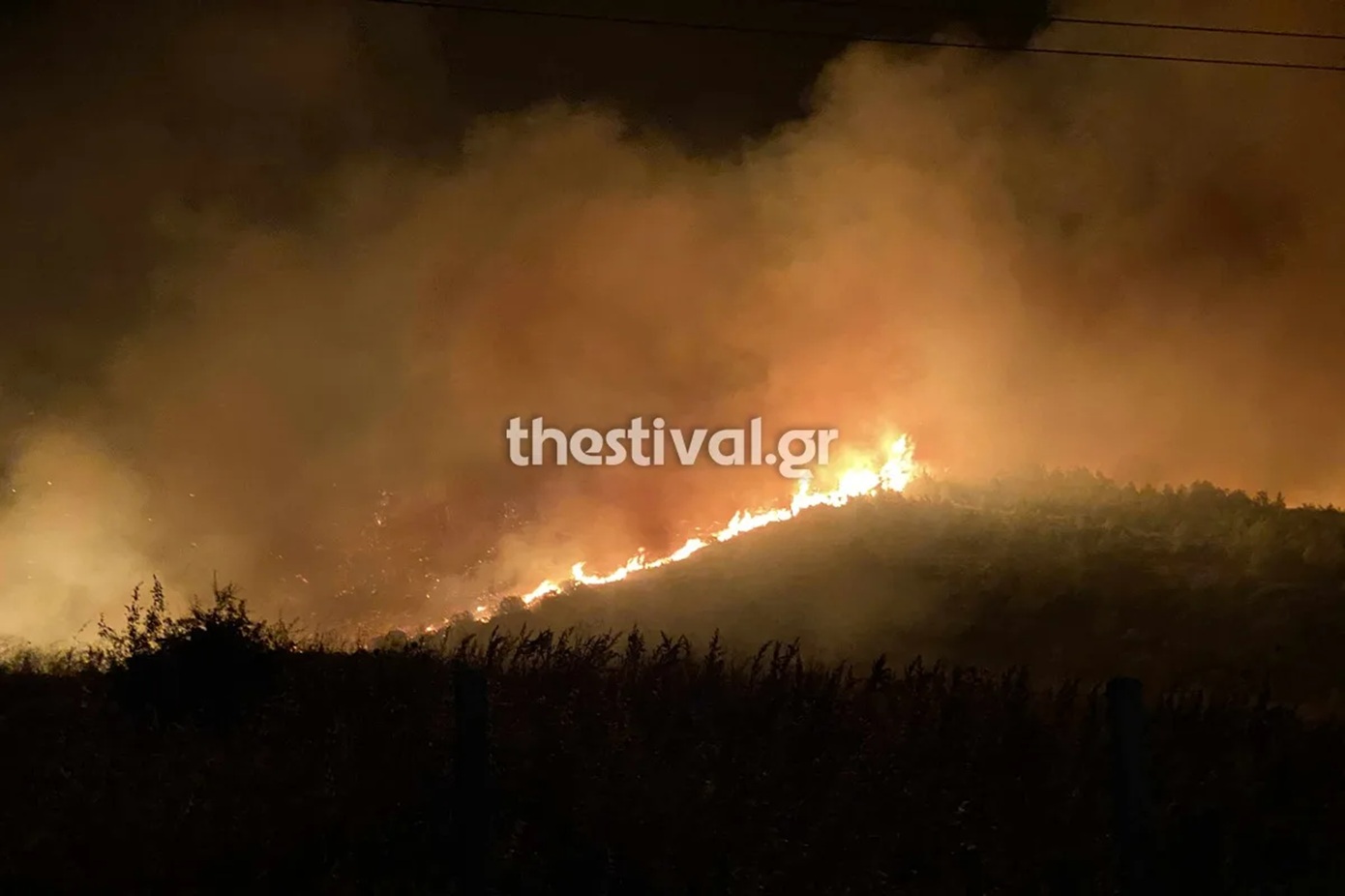 Θεσσαλονίκη: Ολονύχτια η μάχη με τις φλόγες στην Άσηρο – Προειδοποιητικό μήνυμα από το 112