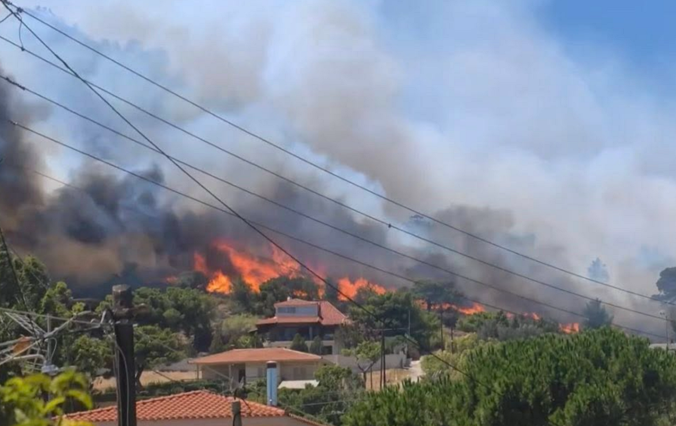 «Τη φωτιά στο Κορωπί 1000% κάποιος την έβαλε &#8211; Ξεκίνησε από τα σκουπίδια»: Συγκλονιστική μαρτυρία