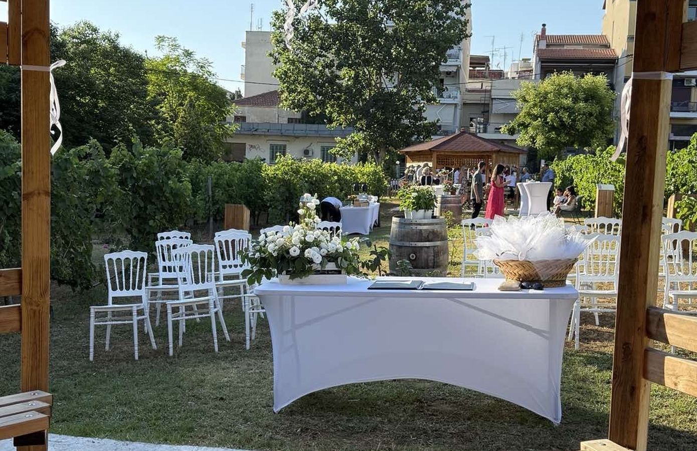 Ο πρώτος πολιτικός γάμος στον αστικό αμπελώνα στην «καρδιά» της Θεσσαλονίκης