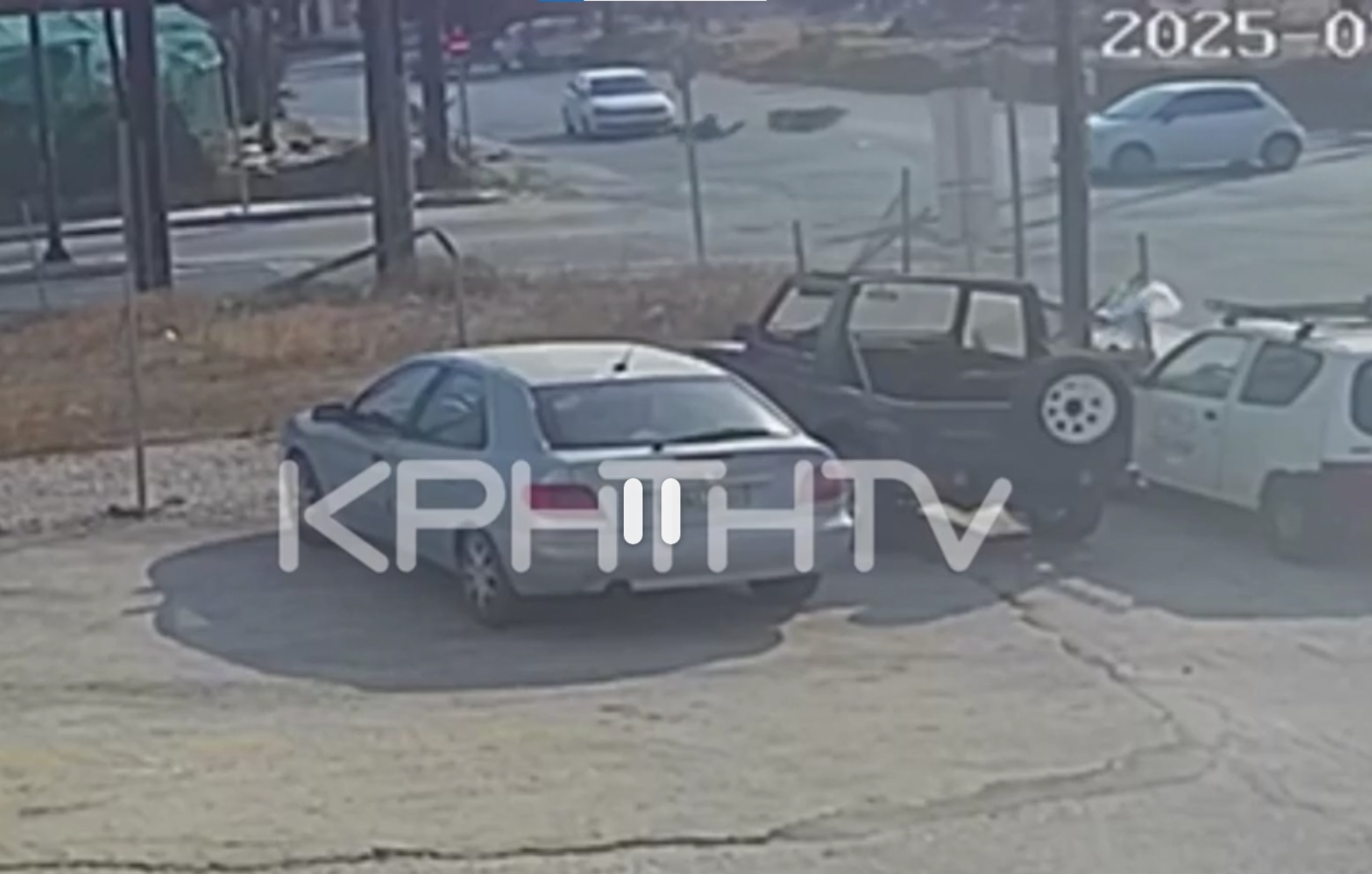 Σοκάρει βίντεο από τροχαίο στην Ιεράπετρα: Οδηγός μηχανής πέφτει στον δρόμο μετά από σύγκρουση και δεύτερο αυτοκίνητο περνά από πάνω του