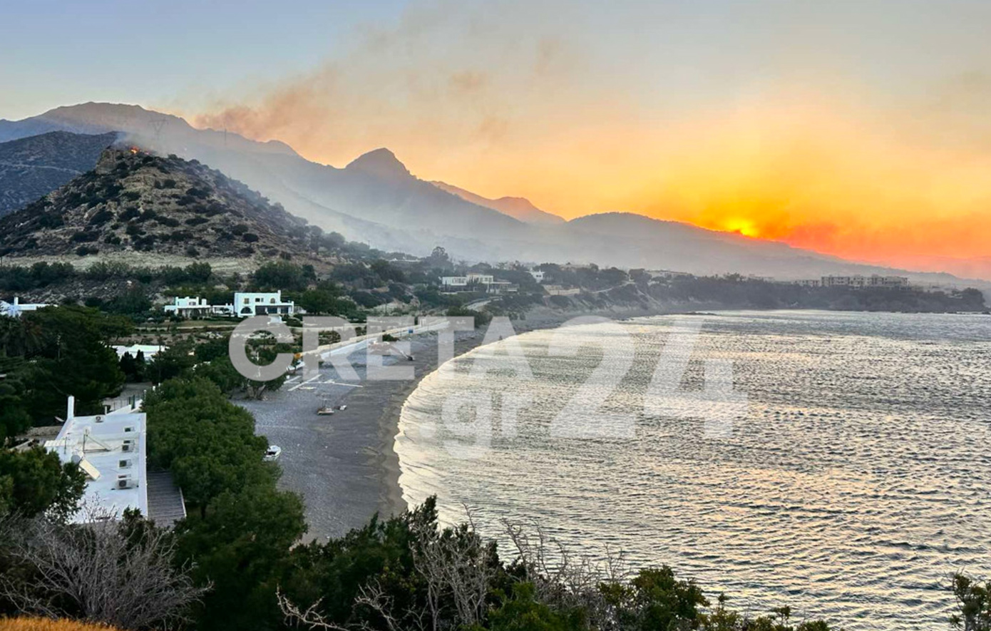 Μαίνεται η φωτιά στην Ιεράπετρα, «η κατάσταση εξακολουθεί να είναι δύσκολη» – Ισχυρές δυνάμεις στη μάχη με τις φλόγες