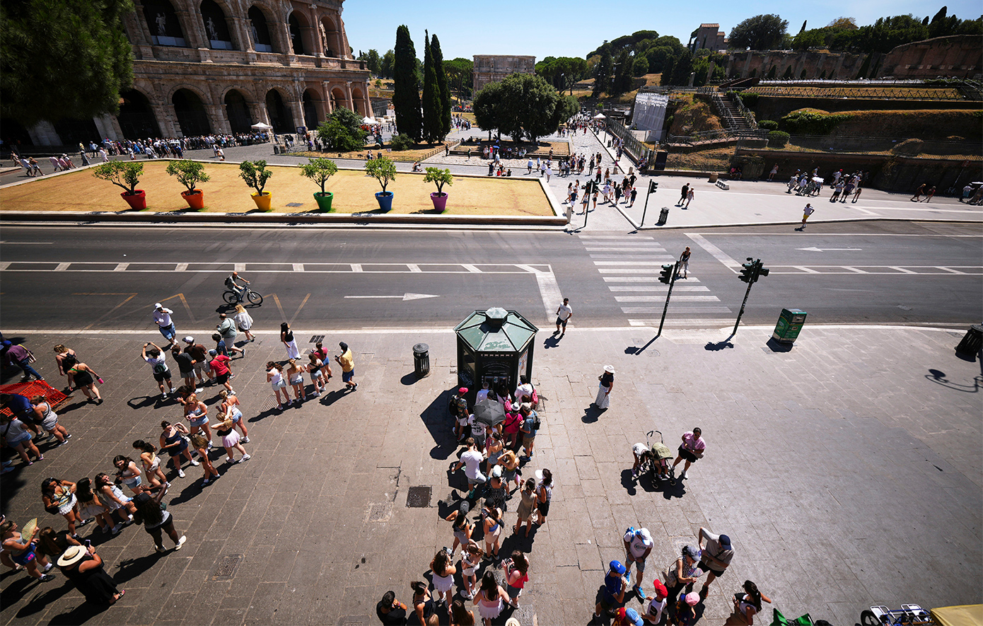 Η ακραία ζέστη είναι πλέον «το νέο φυσιολογικό»: Λιώνει από τον καύσωνα η Ευρώπη, 46°C καταγράφηκαν στην Ισπανία Η ακραία ζέστη είναι πλέον «το νέο φυσιολογικό»: Λιώνει από τον καύσωνα η Ευρώπη, 46°C καταγράφηκαν στην Ισπανία