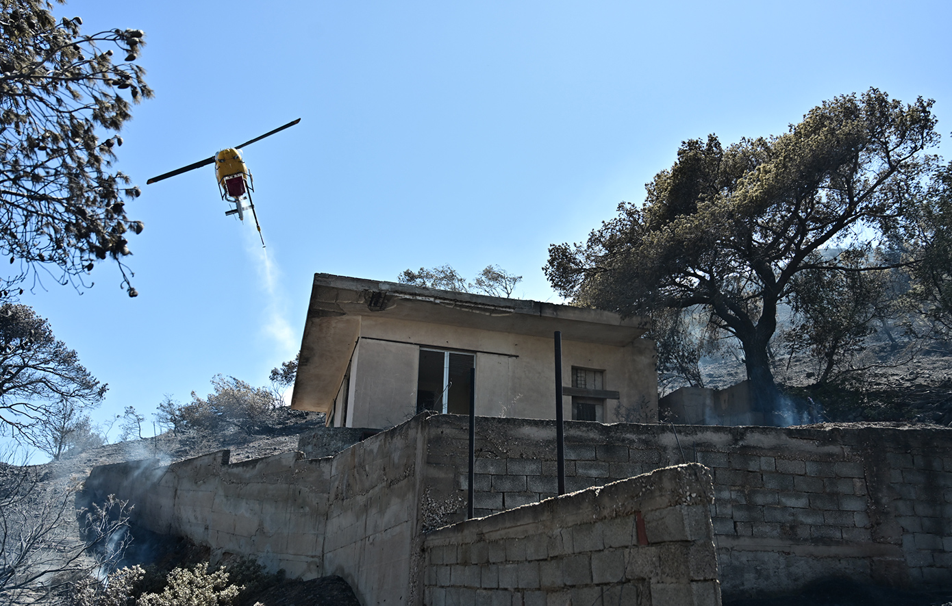 «Ο σύντροφος μου αρνείται να φύγει, θέλω να με πάρει τηλέφωνο» &#8211; Δραματική έκκληση στον αέρα εκπομπής από κάτοικο στο Κορωπί