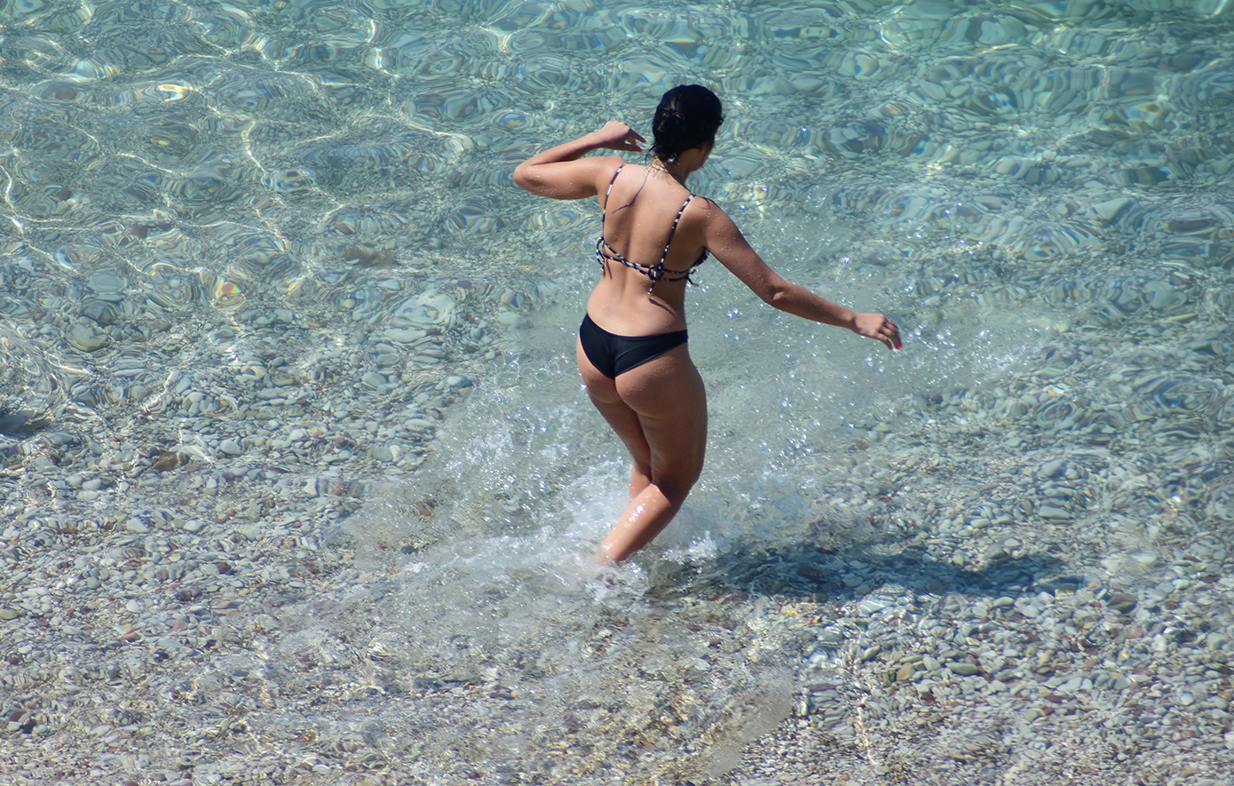 Στις παραλίες Αθηναίοι και τουρίστες: Αυξημένη η κίνηση στα νότια της πρωτεύουσας