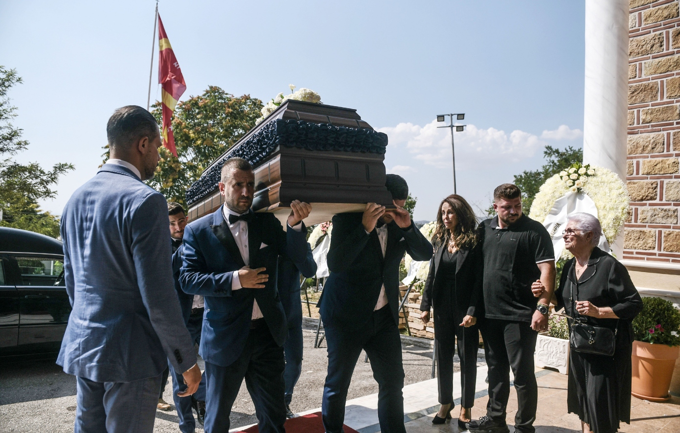 Θρήνος στην κηδεία του Ολυμπιονίκη της άρσης βαρών, Δημήτρη Ζαρζαβατσίδη &#8211; Συντετριμμένη η Βούλα Πατουλίδου