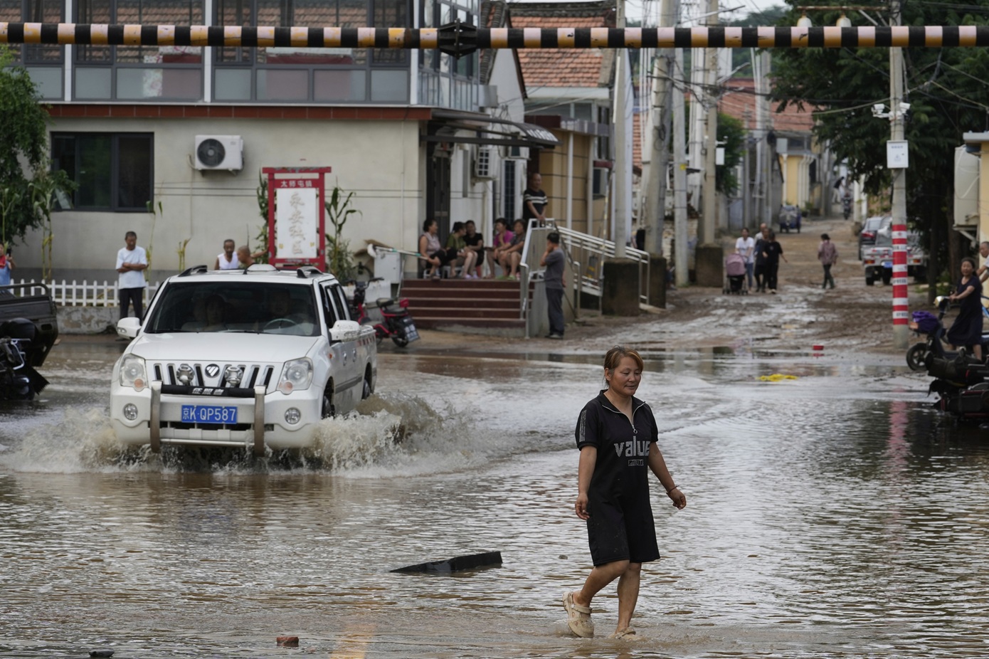 Κίνα: Στους 30 οι νεκροί από τις καταρρακτώδεις βροχές – Μαζικές εκκενώσεις περιοχών