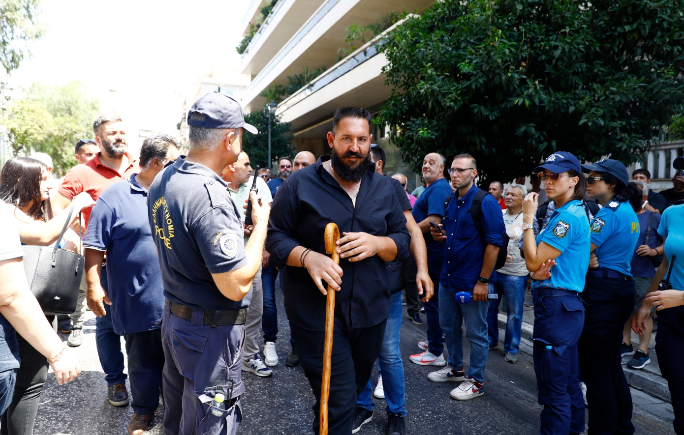 Διαμαρτυρία κτηνοτρόφων στο Μαξίμου &#8211; Ζήτησαν συνάντηση με τον πρωθυπουργό