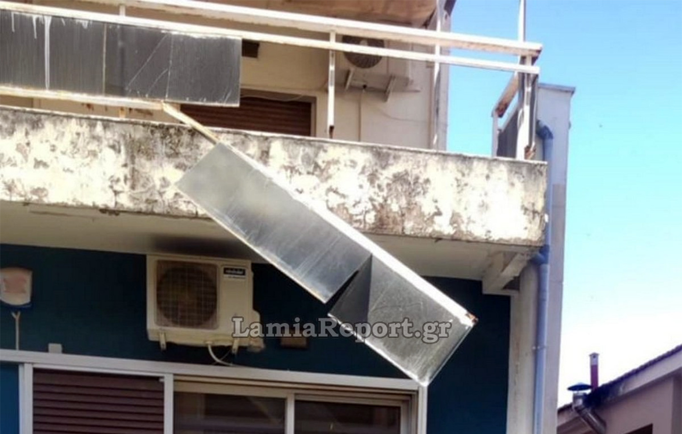Ισχυροί άνεμοι ξήλωσαν κομμάτι κάγκελου με τζάμια στη Λαμία &#8211; Κρεμόταν πάνω από τα κεφάλια ανύποπτων περαστικών