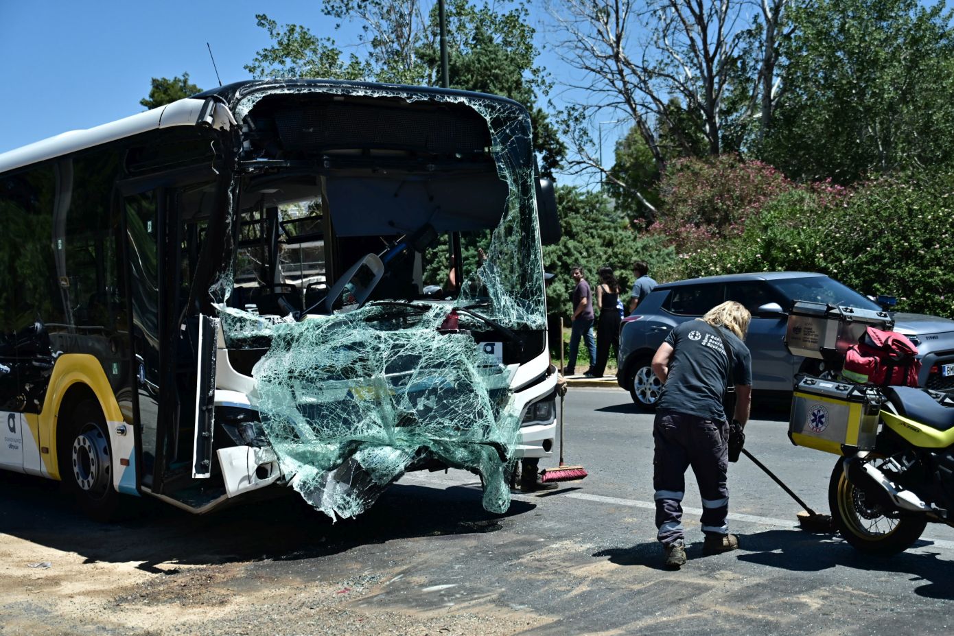 Σοβαρό τροχαίο στη Βούλα: Συγκρούστηκαν λεωφορεία &#8211; Πάνω από 30 τραυματίες, ανάμεσά τους και ανήλικοι
