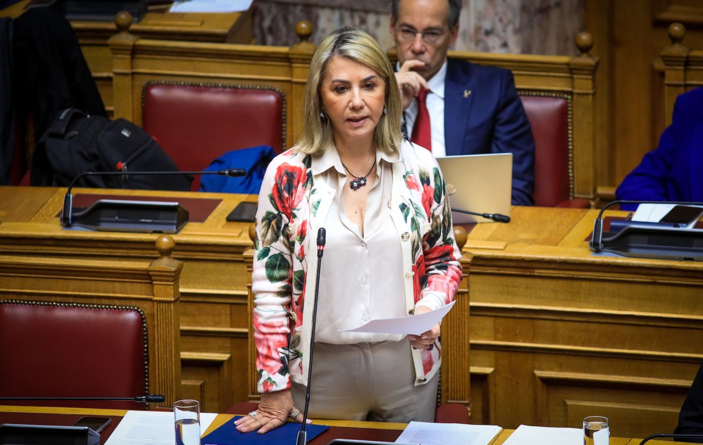 Συνελήφθη γνωστός τηλεοπτικός δημοσιογράφος που φέρεται να εκβίαζε τη Ζέττα Μακρή &#8211; Είχε προσημειωμένα χαρτονομίσματα