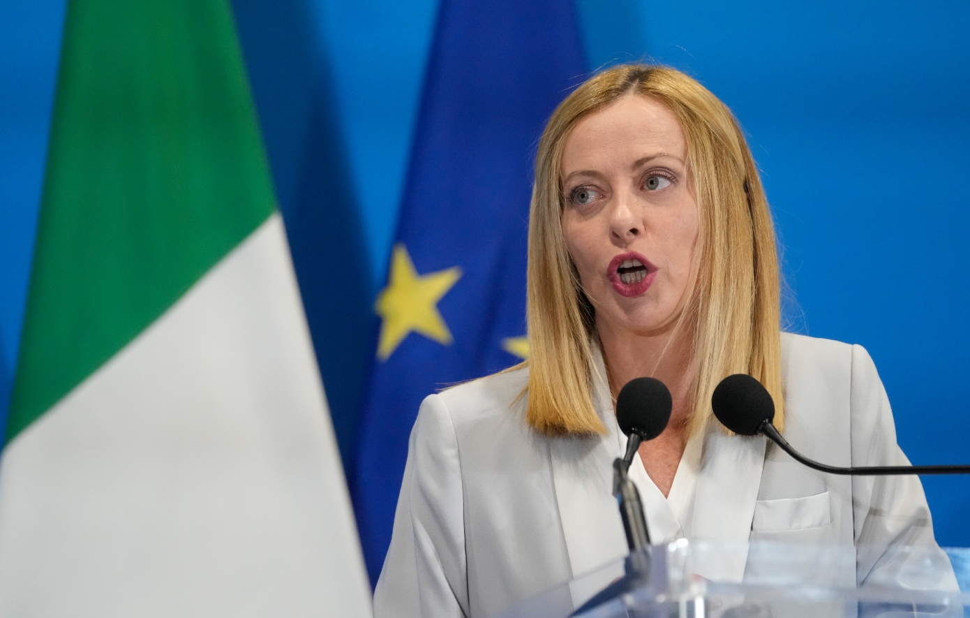 Μελόνι: Πρέπει να απαγορευτεί σε εταιρείες που συνδέονται με τη Ρωσία να συμμετέχουν στην ανοικοδόμηση της Ουκρανίας