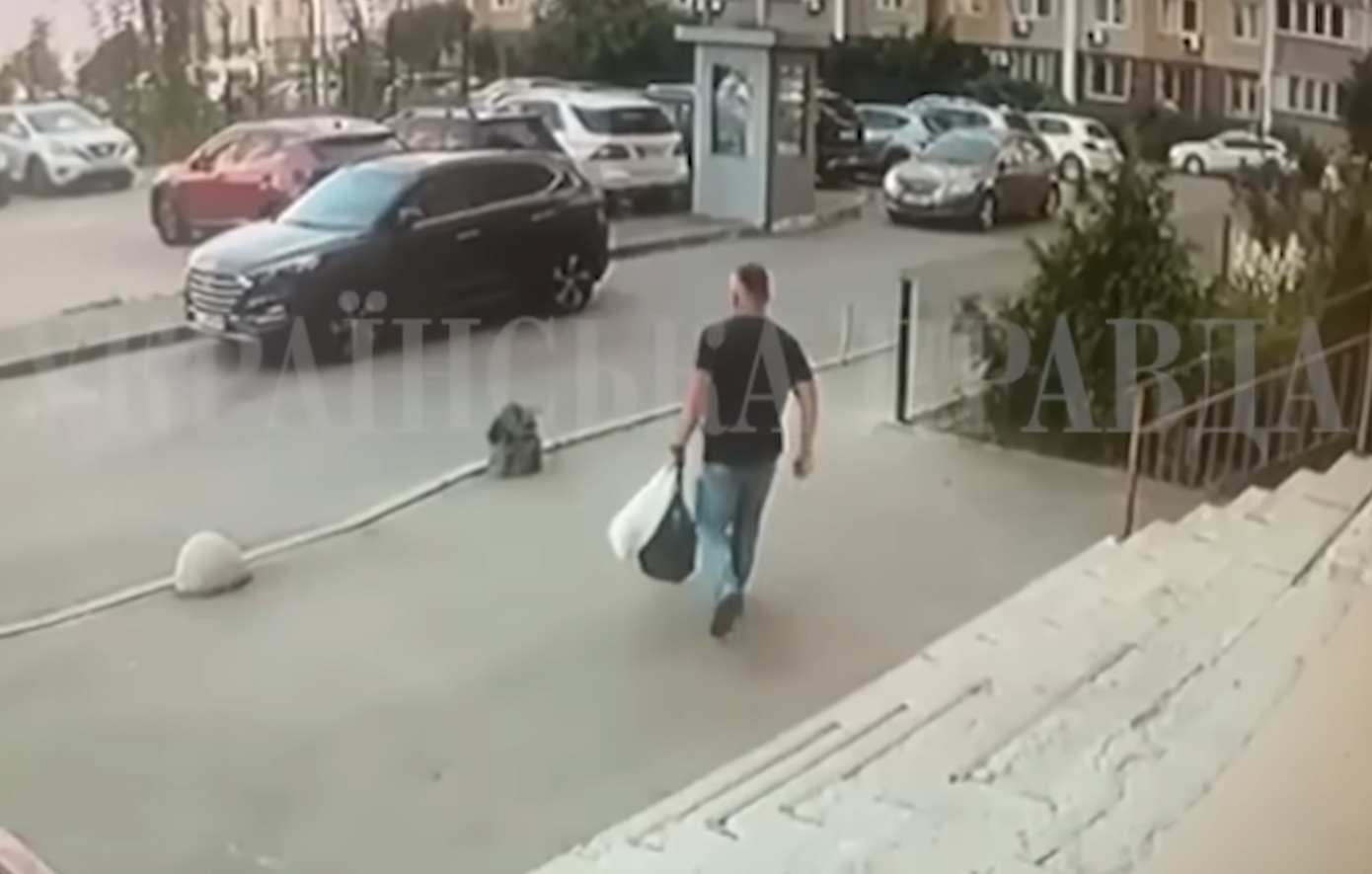 Η στιγμή που υψηλόβαθμος Ουκρανός κατάσκοπος δολοφονείται σε ενέδρα στο Κίεβο μέρα μεσημέρι