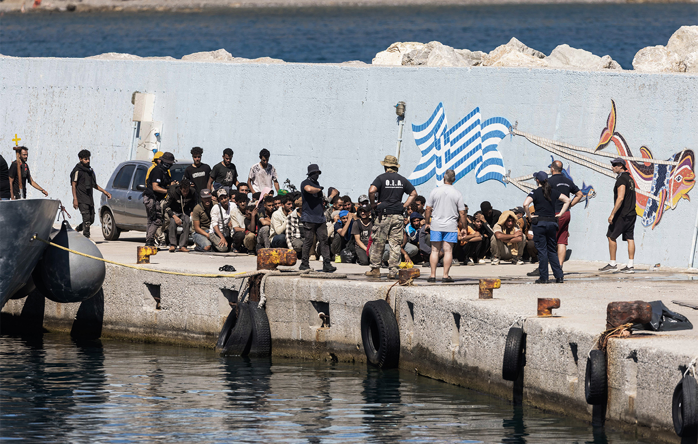 Politico: Ιταλία και Ελλάδα κρούουν τον κώδωνα του κινδύνου για τη Λιβύη, αλλά οι σύμμαχοι δεν σπεύδουν να βοηθήσουν