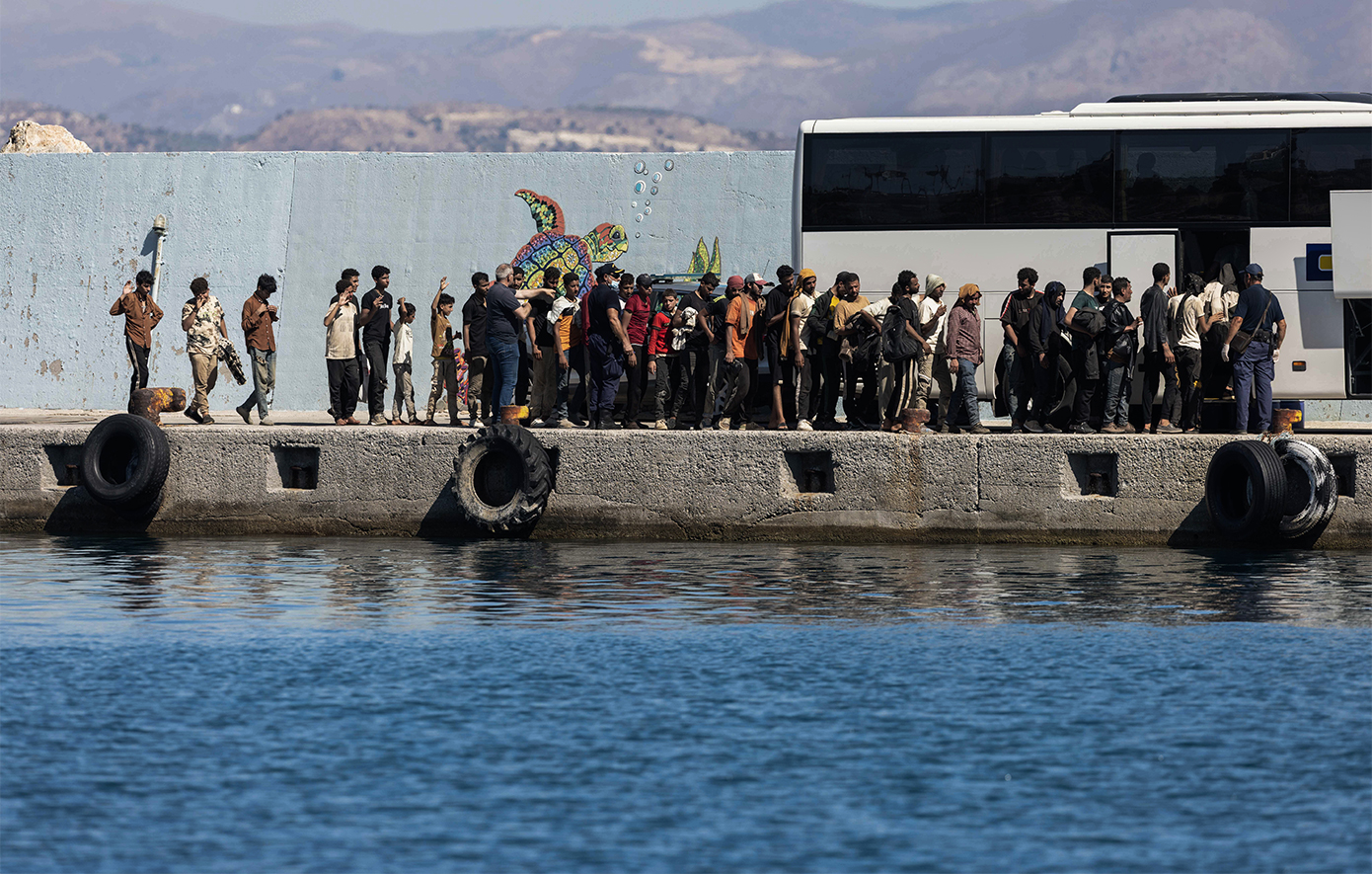 Η Κομισιόν δηλώνει ενήμερη για τις πρόσφατες αφίξεις μεταναστών στην Ελλάδα από τη Λιβύη