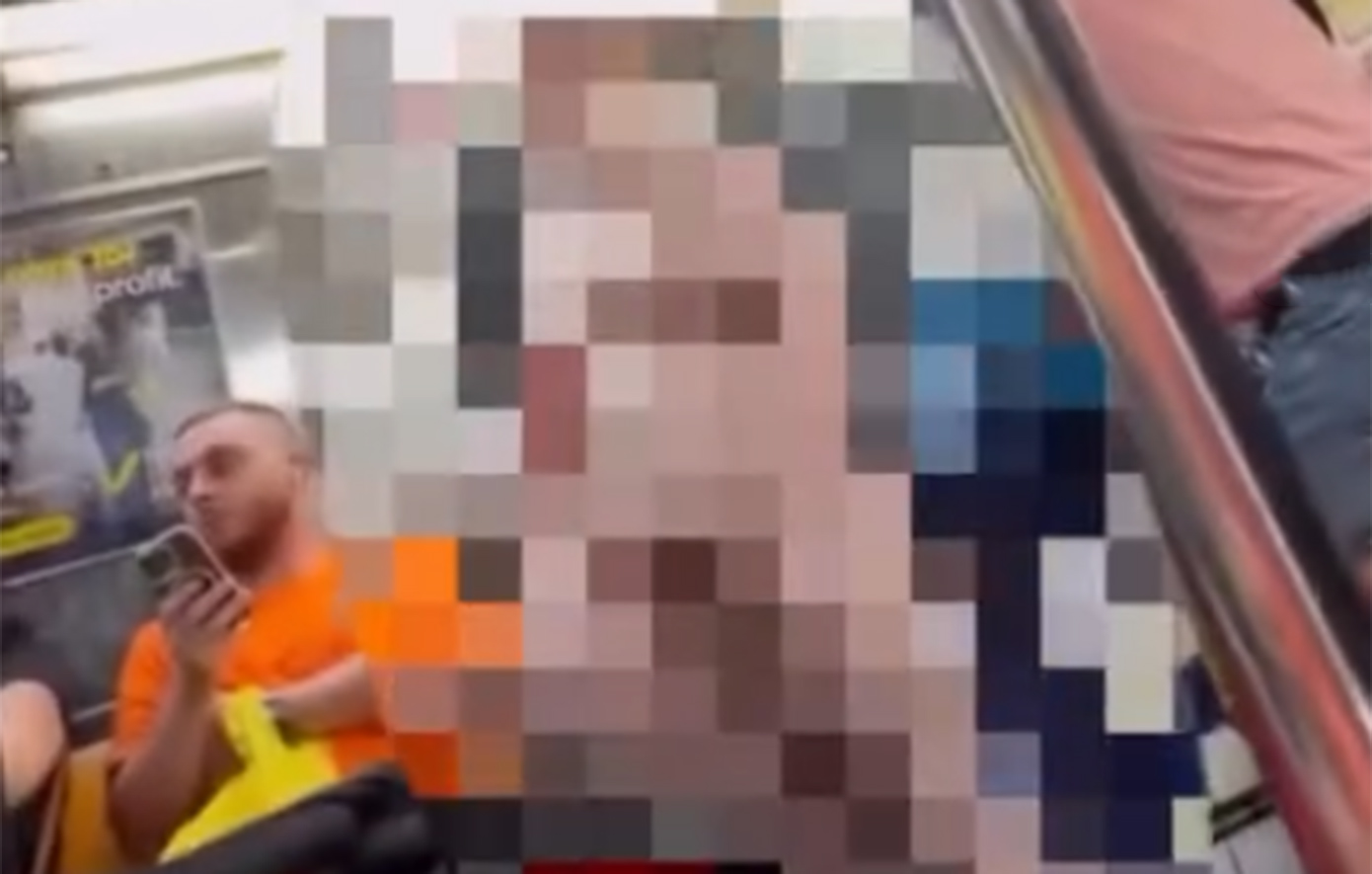 Μπήκε εντελώς γυμνός στο μετρό και όλοι έμειναν με το στόμα ανοιχτό