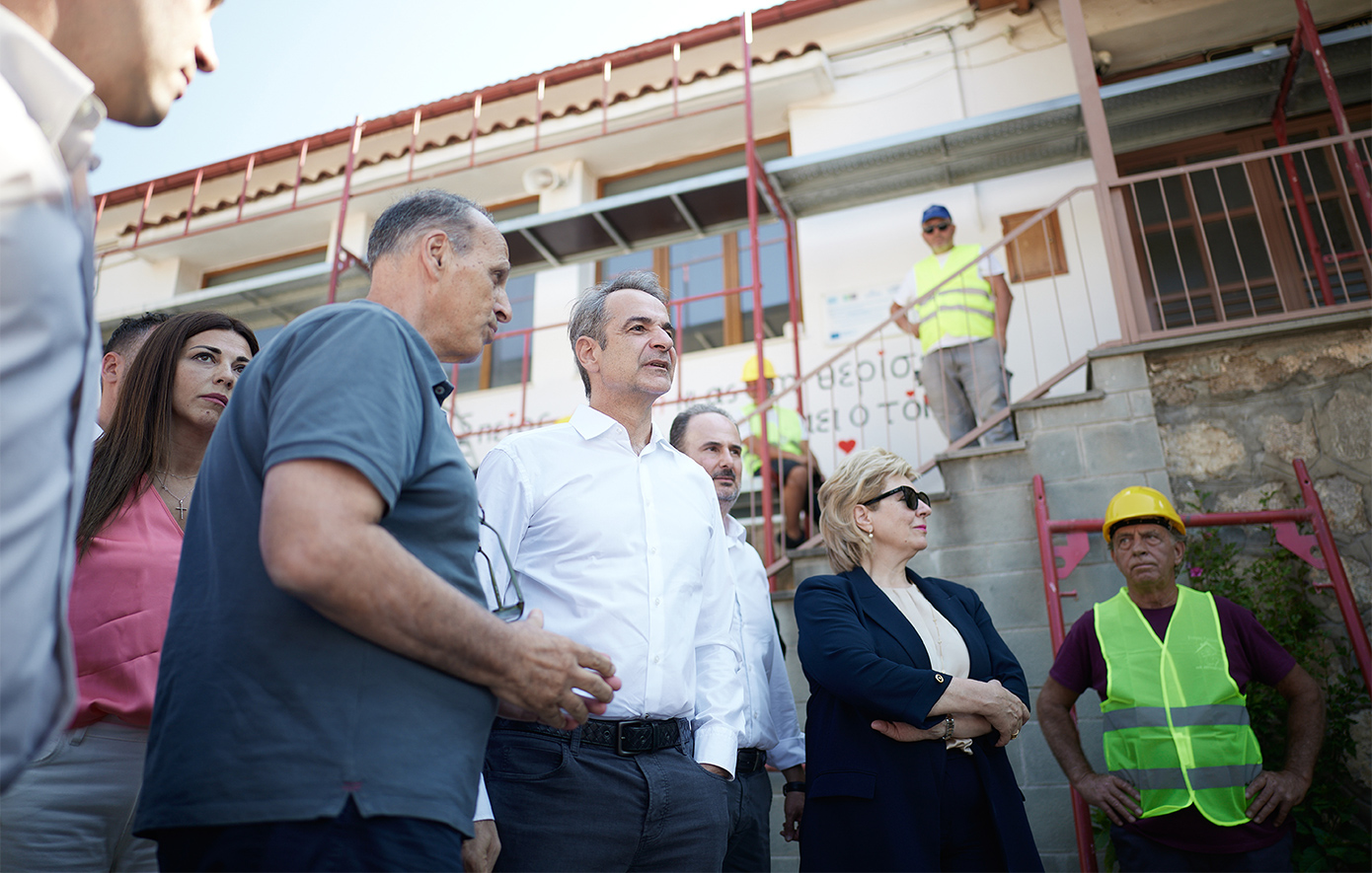Επίσκεψη Μητσοτάκη στο 2ο Δημοτικό Σχολείο Καρπενησίου &#8211; Ένα από τα 430 σχολεία που ανακαινίζονται με το πρόγραμμα «Μαριέττα Γιαννάκου»