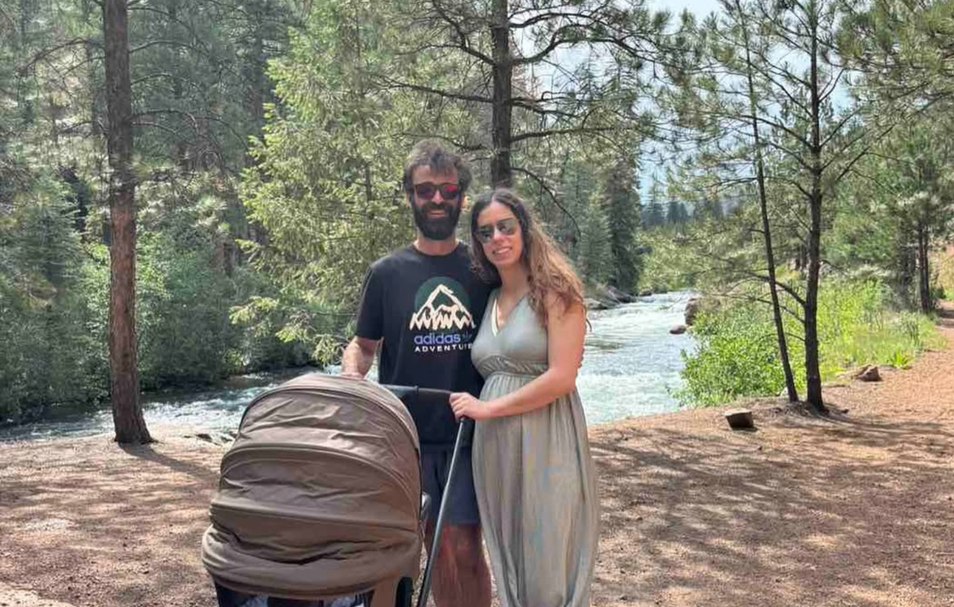 Η Κατερίνα Στεφανίδη στην πρώτη βόλτα στη φύση με τον νεογέννητο γιο της και τον Μίτσελ Κρίερ