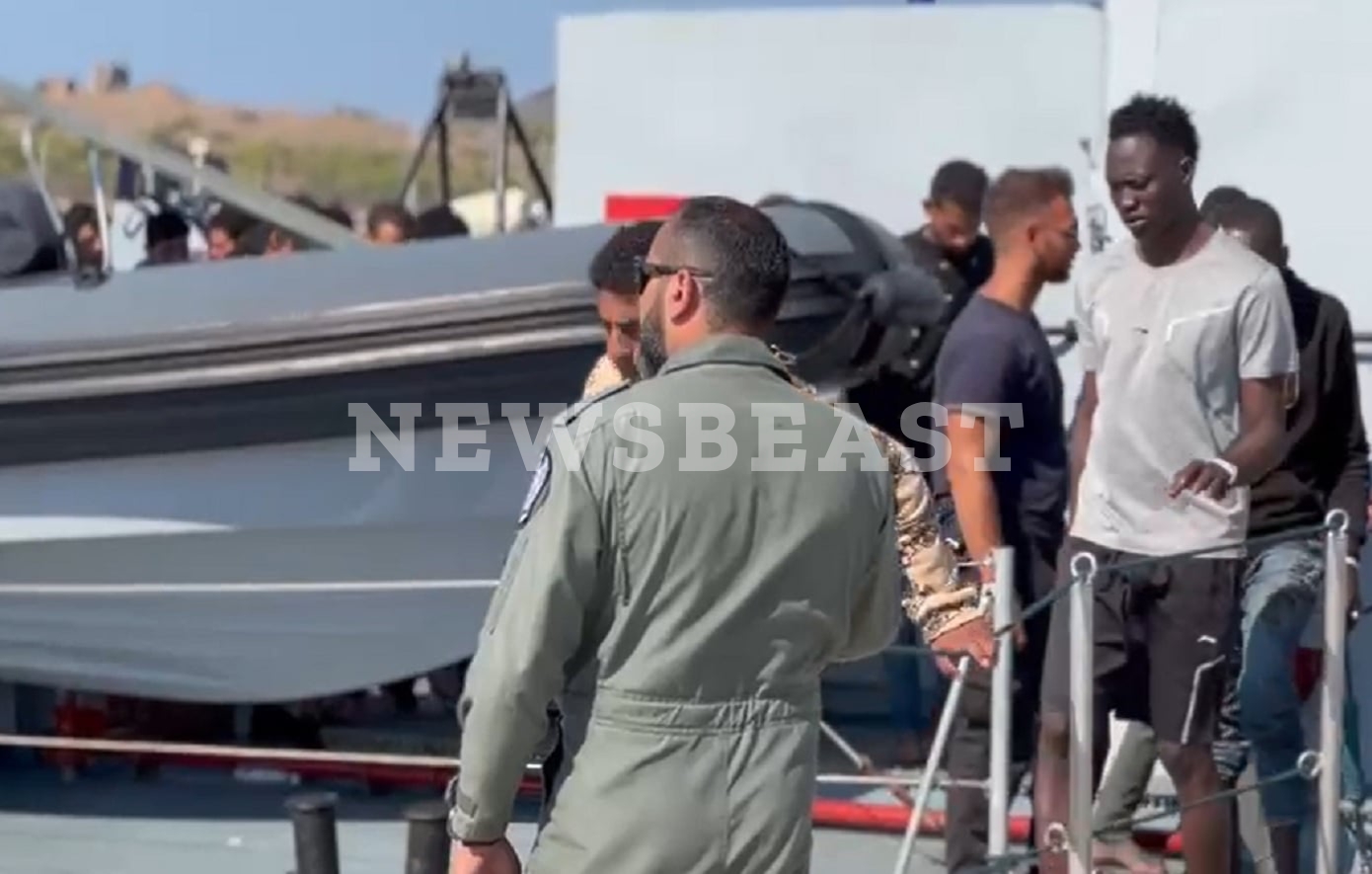 Έφτασαν στο Λαύριο οι πρώτοι μετανάστες από την Κρήτη &#8211; Μεταφέρονται για κράτηση στο ΠΡΟΚΕΚΑ