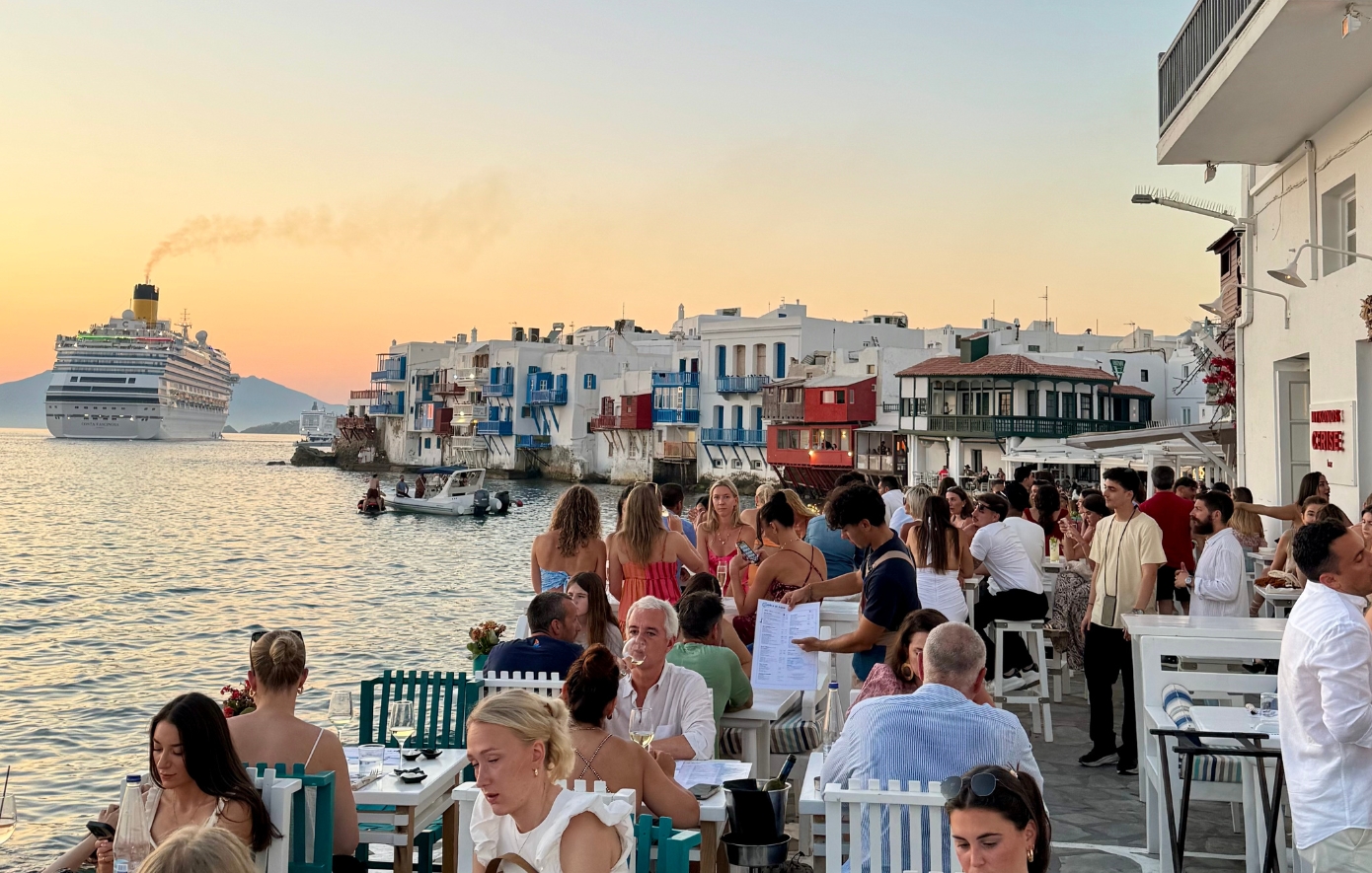 Γιατί φέτος έχει μειωθεί η τουριστική κίνηση στη Μύκονο: Ακόμη και σήμερα υπάρχουν διαθέσιμα καταλύματα για τον Αύγουστο