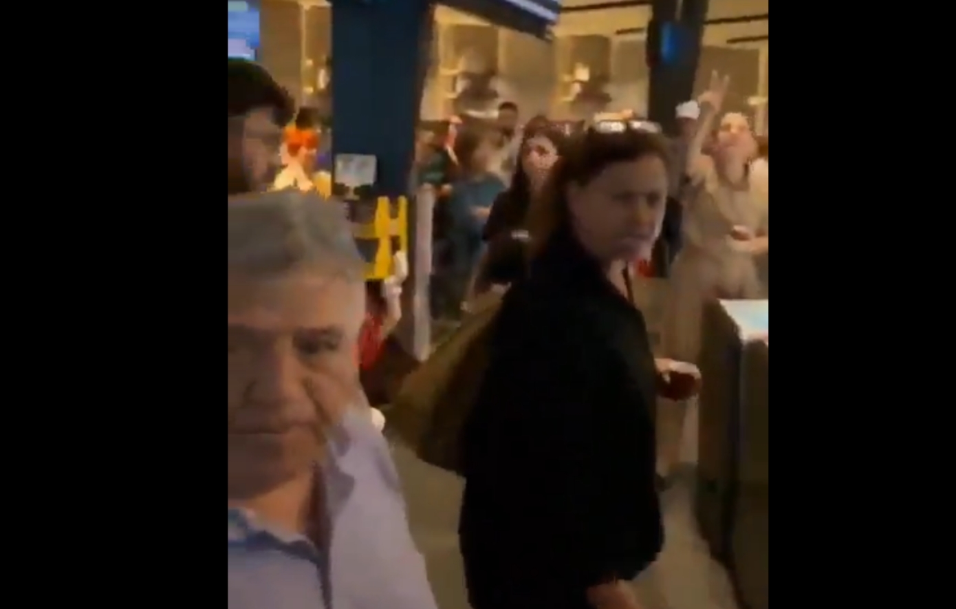 Γάλλος τουρίστας εβραϊκής καταγωγής κατήγγειλε ότι, μαζί με τον 6χρονο γιο του, δέχθηκαν επίθεση στο Μιλάνο