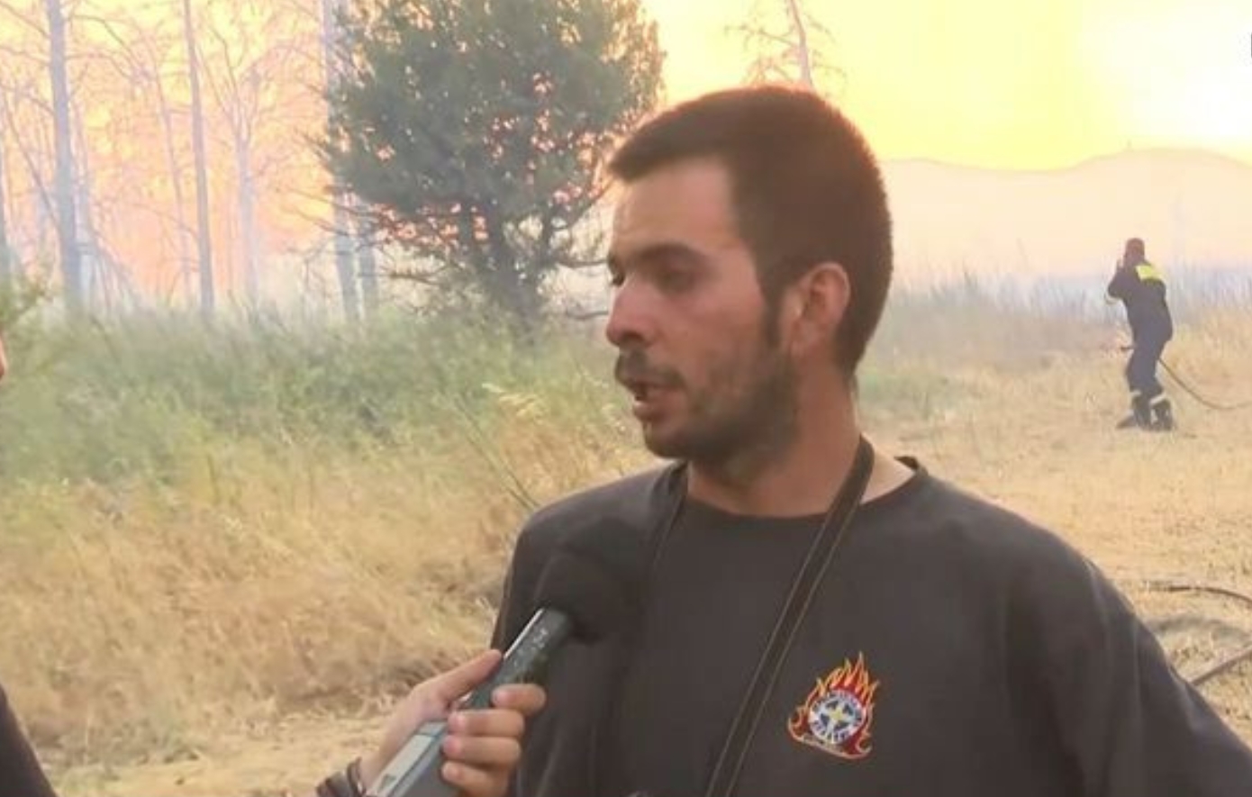 Φωτιά στο Κρυονέρι: «Ήταν κόλαση, είπα ότι θα καώ ζωντανός» συγκλονίζει εθελοντής πυροσβέστης
