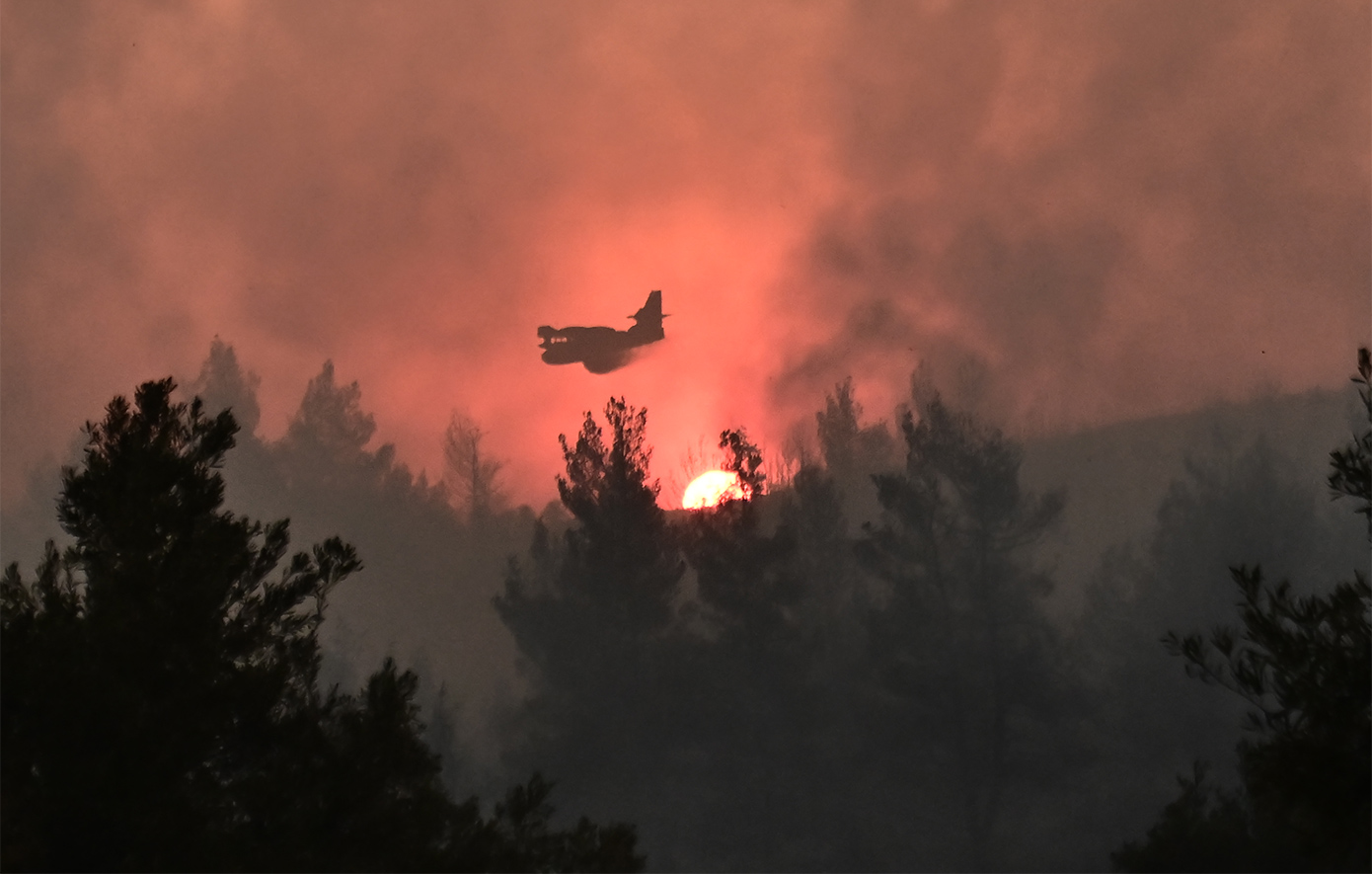 Σε ύφεση η φωτιά σε επιχείρηση ανακύκλωσης στη Σίνδο