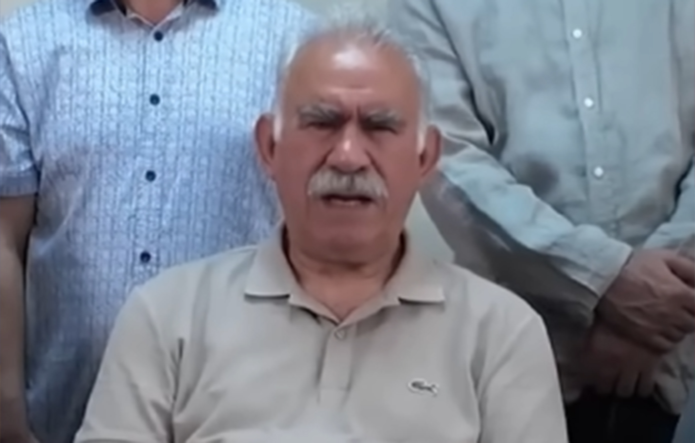 Αντιδράσεις με το μήνυμα Οτσαλάν: Με Lacoste και παραπανίσια κιλά κάλεσε το PKK σε αφοπλισμό