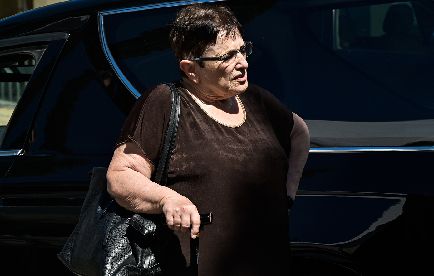 Η Αλέκα Παπαρήγα στην κηδεία του ηθοποιού Θανάση Νάκου