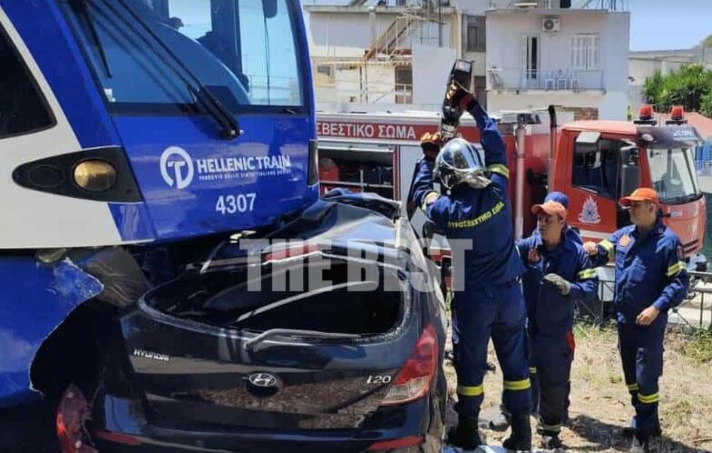 Πάτρα: Σύγκρουση συρμού του Προαστιακού με αυτοκίνητο &#8211; Επιχείρηση απεγκλωβισμού του οδηγού του ΙΧ