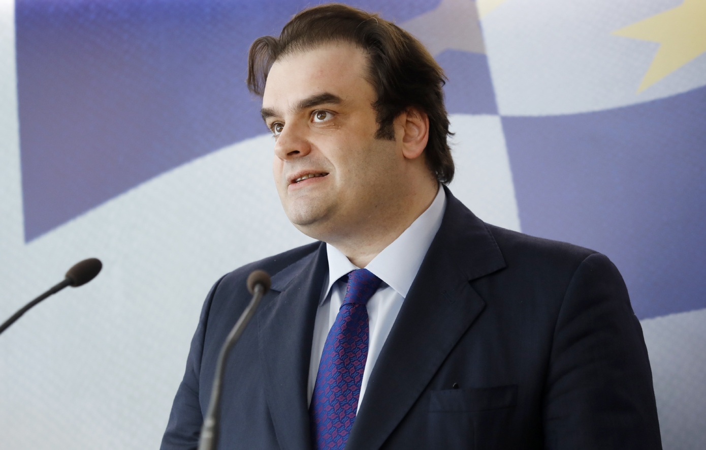 Τι αλλάζει στις χρεώσεις στα ΑΤΜ &#8211; Όλα τα μέτρα που ανακοίνωσε ο Πιερρακάκης