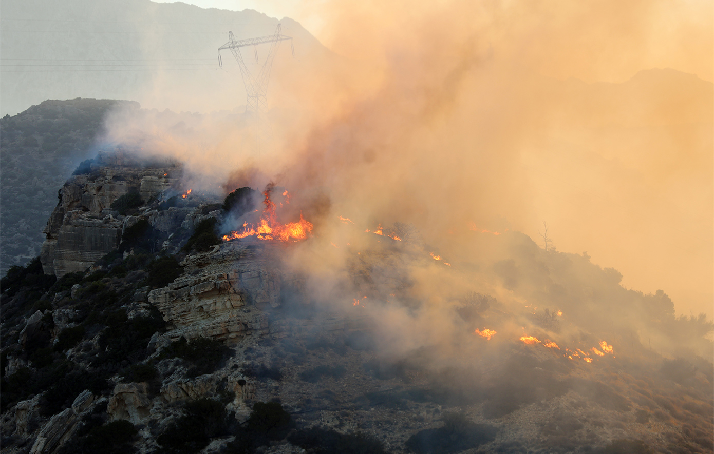 Θεσσαλονίκη: Φωτιά στο πρώην στρατόπεδο Ζιάκα