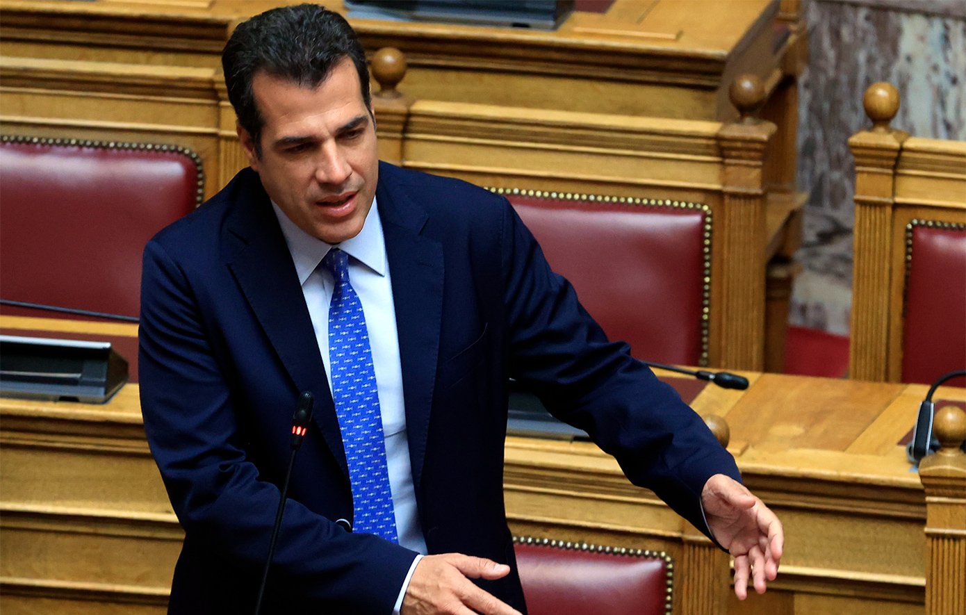 Σφοδρή κόντρα Πλεύρη με Καζαμία για το μεταναστευτικό στη Βουλή