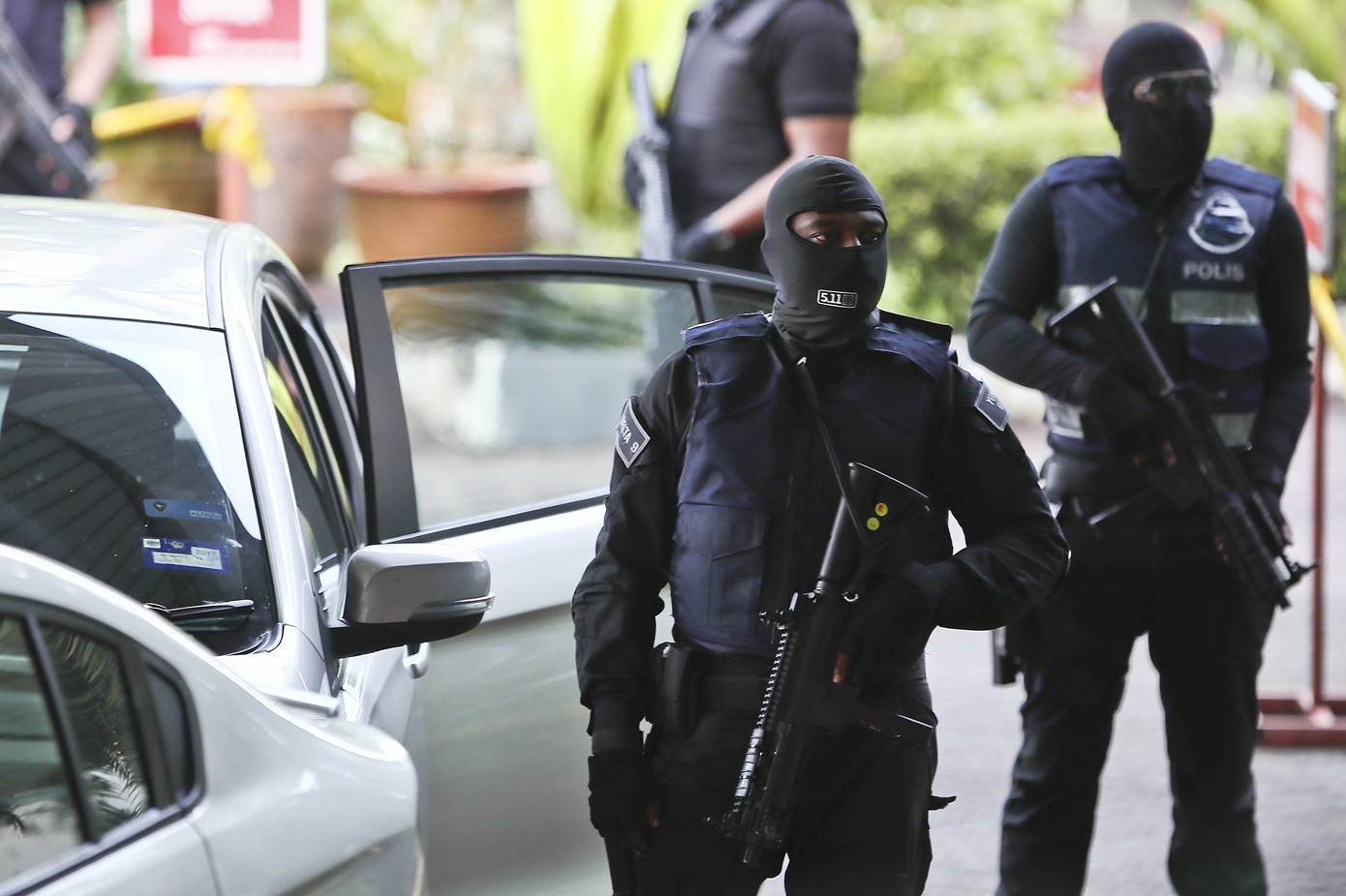 Η αστυνομία συνέλαβε περισσότερους από 12 άνδρες σε έφοδό της σε «γκέι πάρτι» στη Μαλαισία