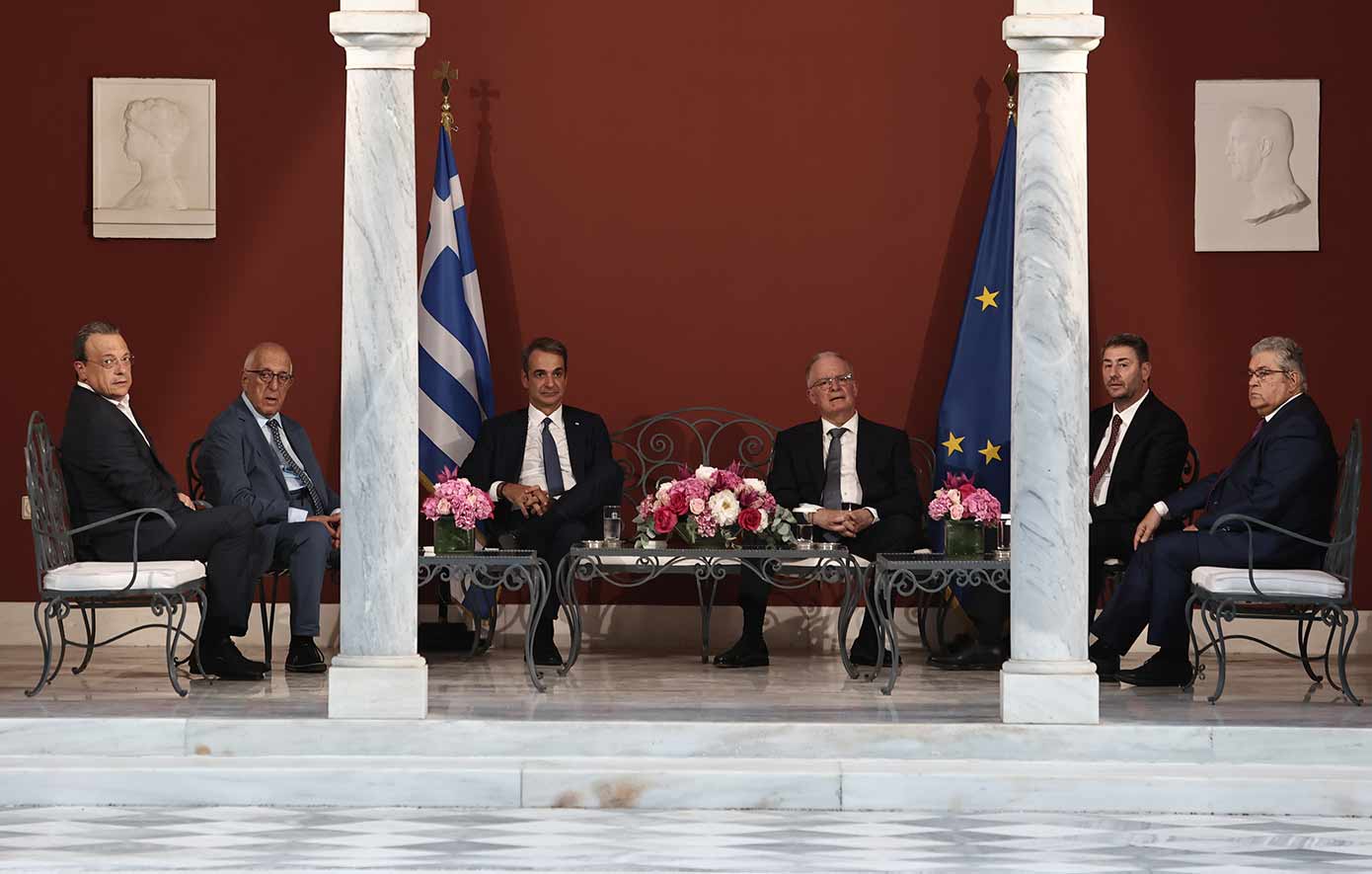 «Ψυχρό» το κλίμα στο Προεδρικό Μέγαρο &#8211; Μητσοτάκης: Δύσκολο να συναντιόμαστε με συνομιλητές που μας κατηγορούν χυδαία