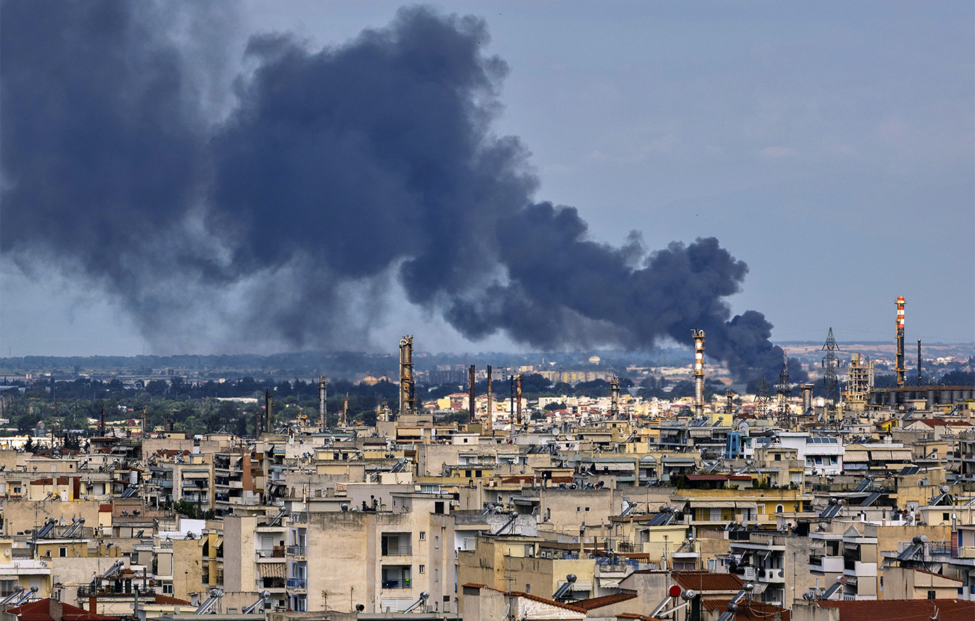 Φωτιά σε εταιρεία ανακύκλωσης στη Σίνδο Θεσσαλονίκης – Εστάλη μήνυμα από το 112