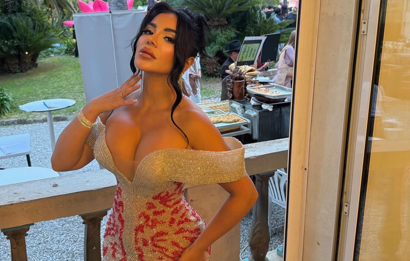 Σοκ στη Γαλλία: Influencer δεμένη, ξυλοκοπημένη και καλυμμένη με χλωρίνη σε άγρια ληστεία στο σπίτι της