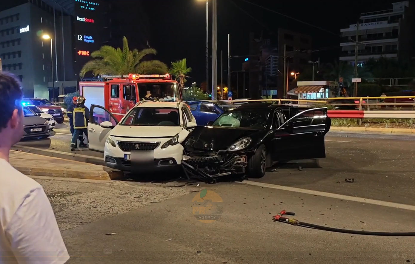 Βίντεο με τη στιγμή που γίνεται η καραμπόλα των αυτοκινήτων στη Συγγρού – Η προσπέραση και το σοβαρό τροχαίο