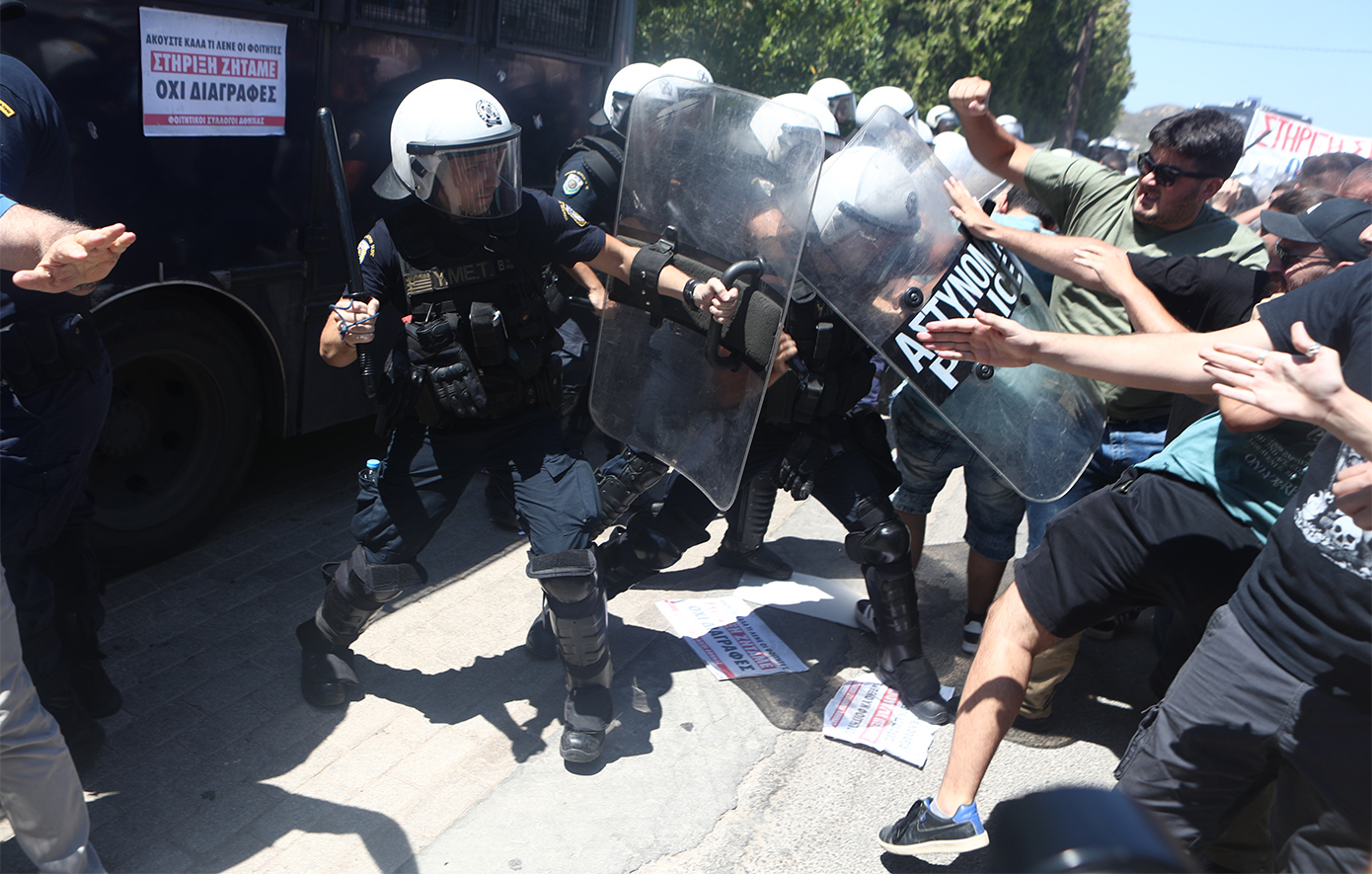 Ένταση στη Σύνοδο των Πρυτάνεων &#8211; Δείτε βίντεο και φωτογραφίες
