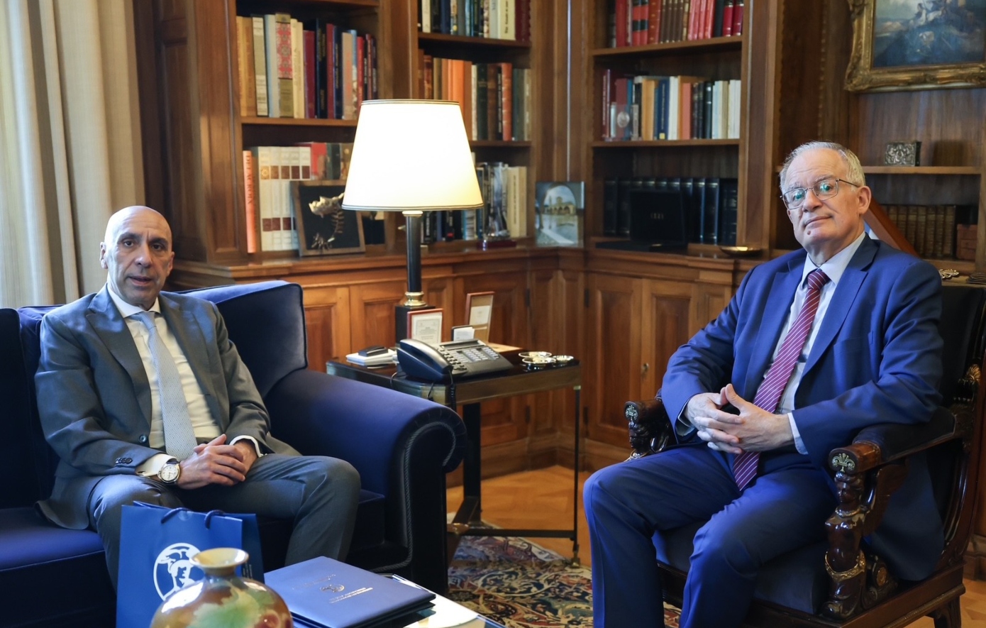 Τετ α τετ Τασούλα με τον πρόεδρο του ΕΒΕΑ, Γιάννη Μπρατάκο &#8211; Υπόμνημα για την ανασυγκρότηση και τον παραγωγικό μετασχηματισμό της οικονομίας