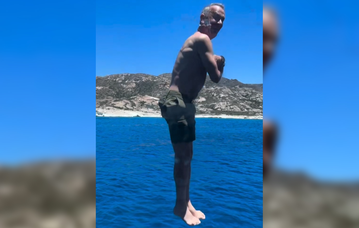 Ο Τομ Χανκς έγινε 69 και το γιόρτασε με μια βουτιά στη θάλασσα &#8211; Δείτε το βίντεο