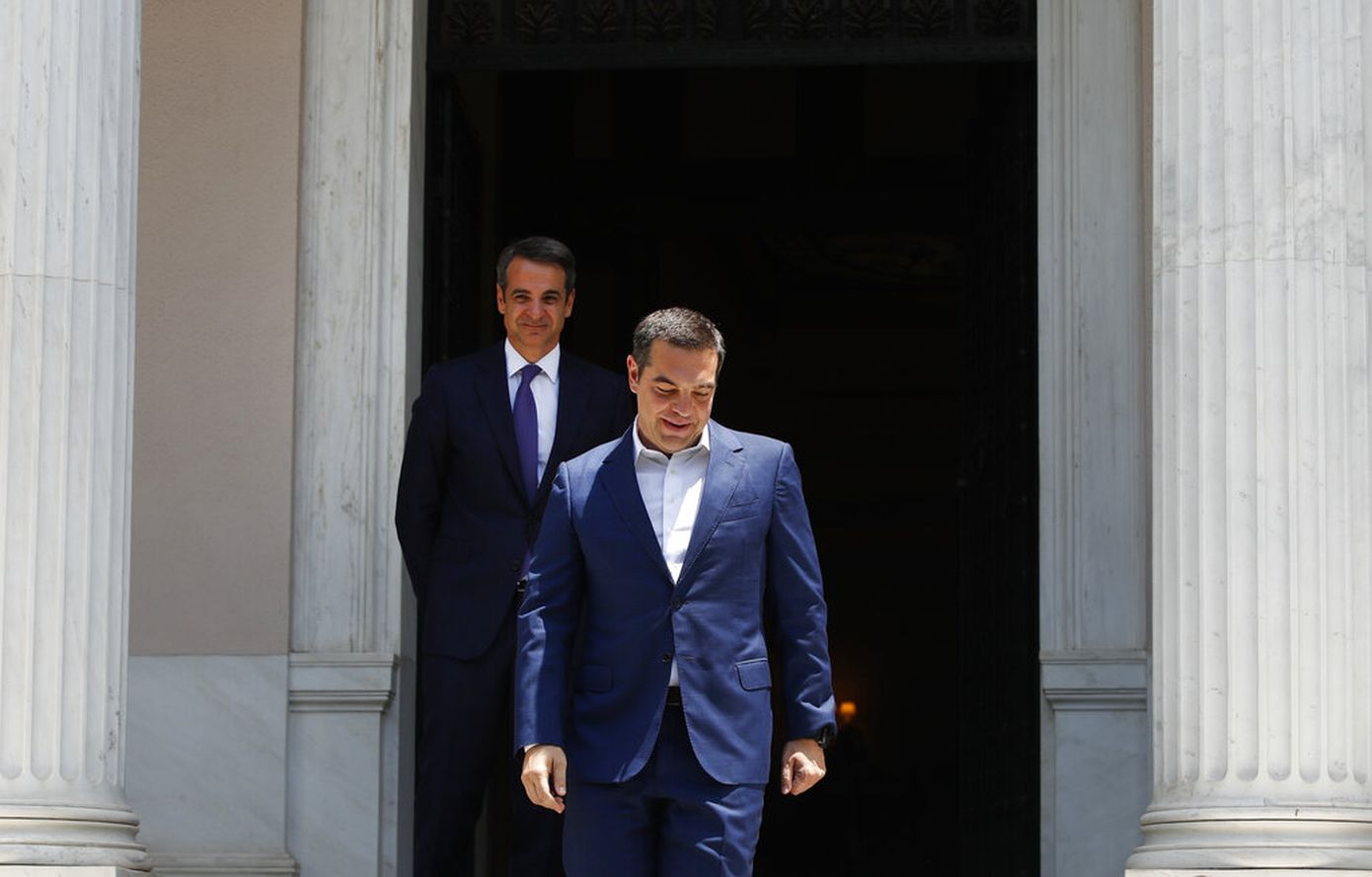 Στα ύψη το πολιτικό θερμόμετρο: Μετωπική Μητσοτάκη-Τσίπρα για το 2015 &#8211; «Καρφιά» και σε Ανδρουλάκη