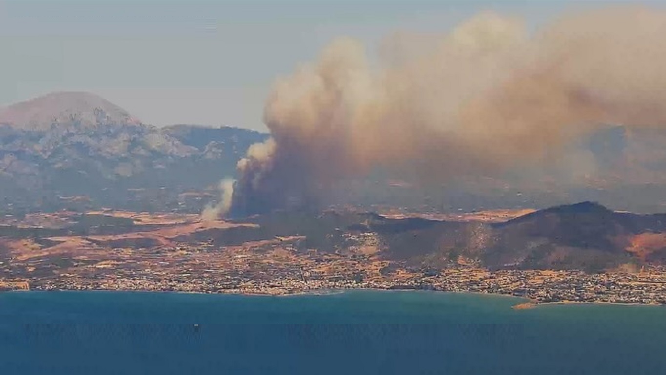 Φωτιά στην κεντρική Εύβοια – Κινητοποιήθηκαν εναέρια μέσα &#8211; Δεύτερο «112» στους κατοίκους του δήμου Διρφύων-Μεσσαπίων